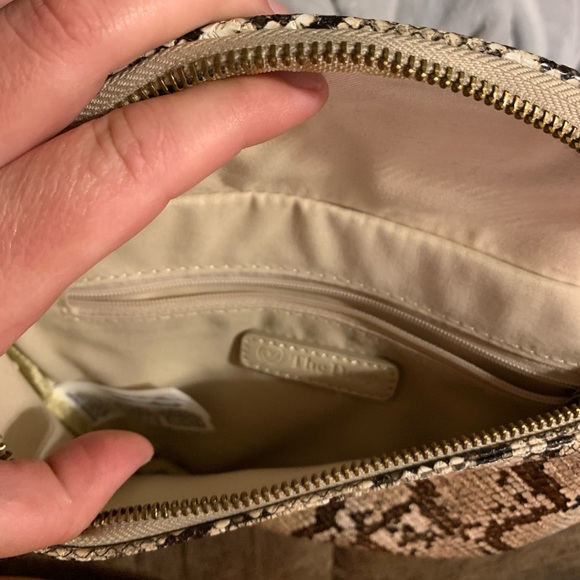 Preston Belt Bag - Picture 4 of 10